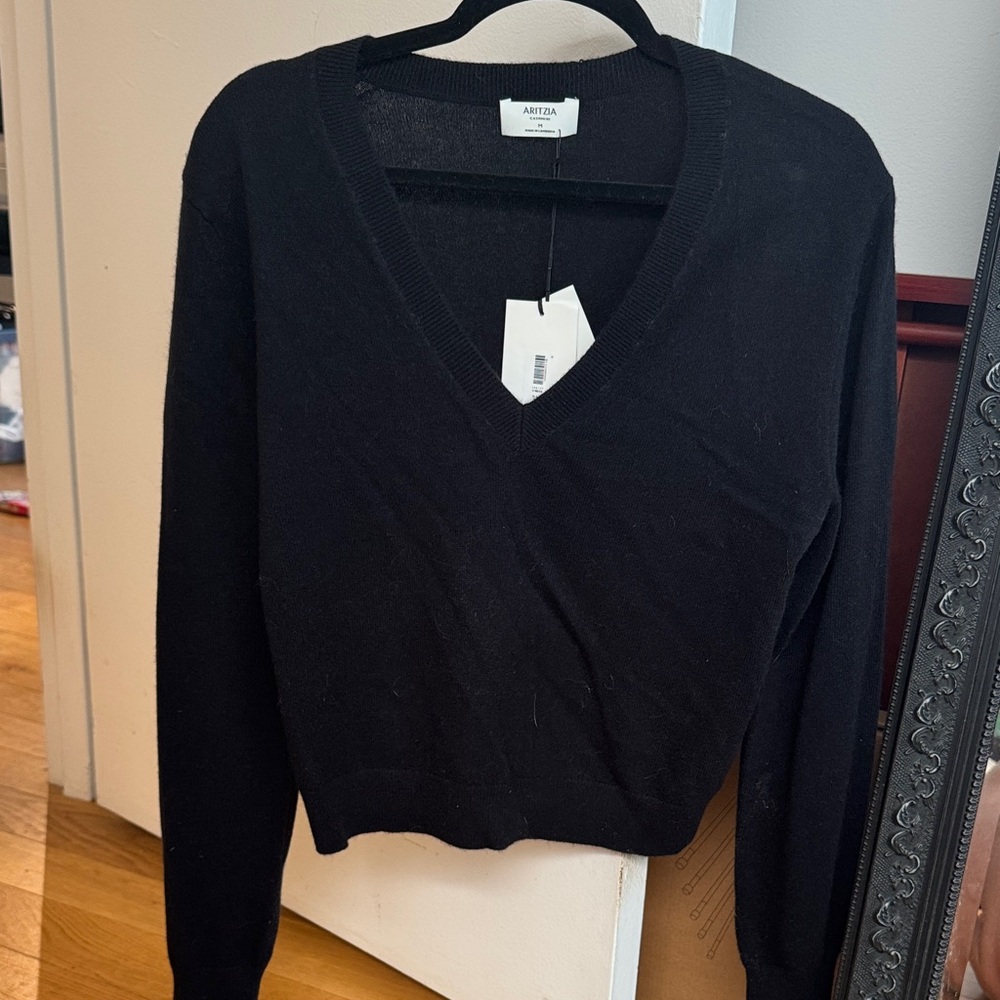 NWT Aritzia Black Cashmere V-Neck Women's Sweater